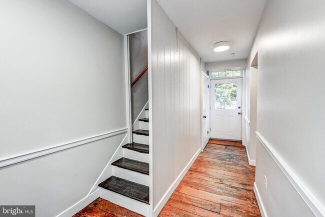 Building Photo - 802 Oella Ave