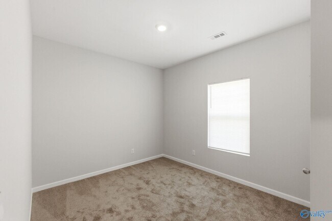 Building Photo - 102 Derbyshire Dr