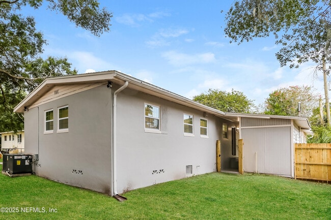 Building Photo - 5909 Caribbean Ct N