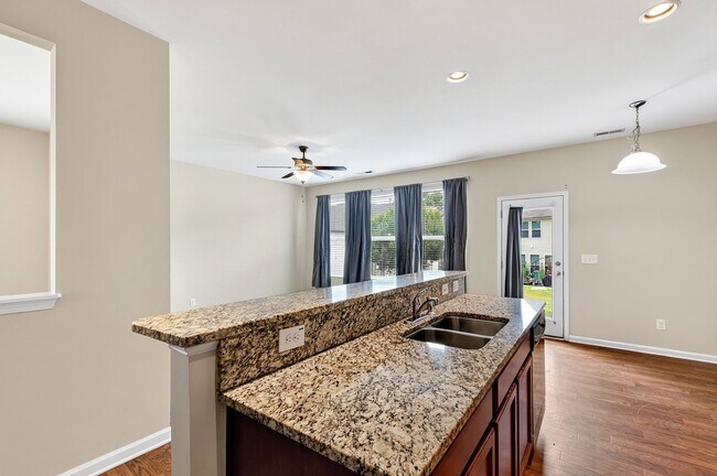 Building Photo - 4490 Middletown Dr