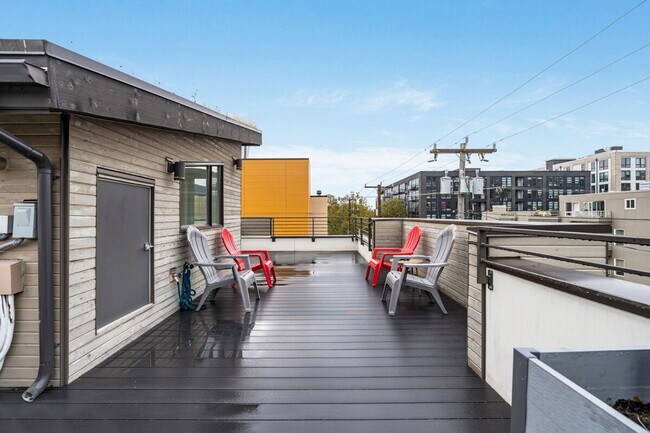 Building Photo - 724 3rd Ave N