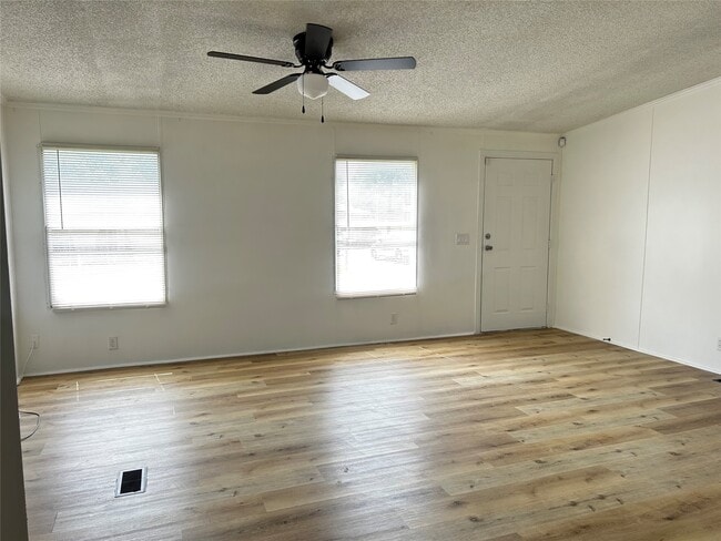 Building Photo - 219 Blinkin Ave