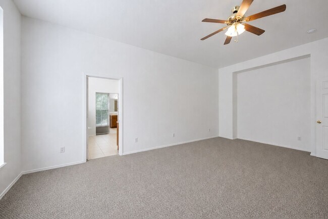 Building Photo - 10057 Wyndbrook Dr