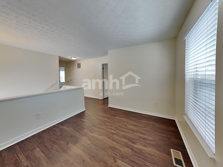 Building Photo - 568 Princeton St