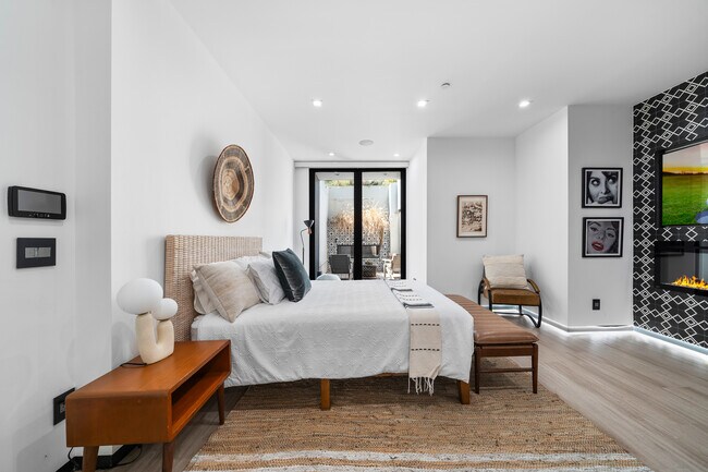 Building Photo - 838 California Ave