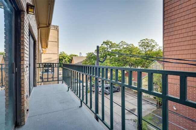 Building Photo - 1908 San Antonio St