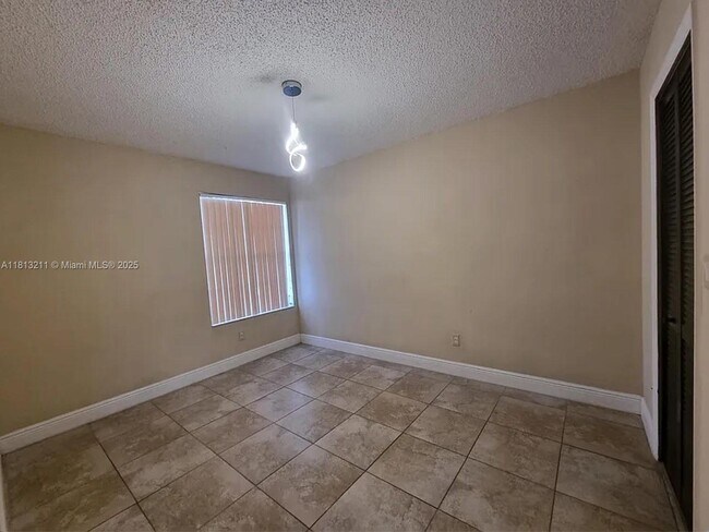 Building Photo - 2474 Sweetwater Club Cir