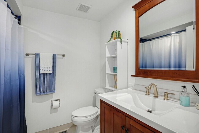 Building Photo - 5bd/2.5ba Bellevue Home