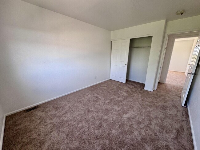 Building Photo - 19308 E Dickenson Pl