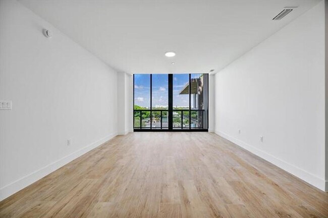 Building Photo - 3034 Oak Ave