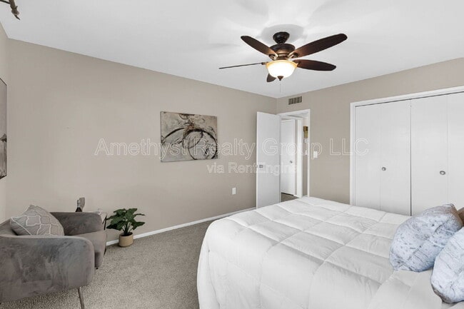 Building Photo - 10547 W Coggins Dr