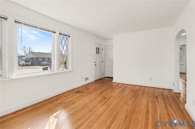 Building Photo - 1342 Evergreen Ave