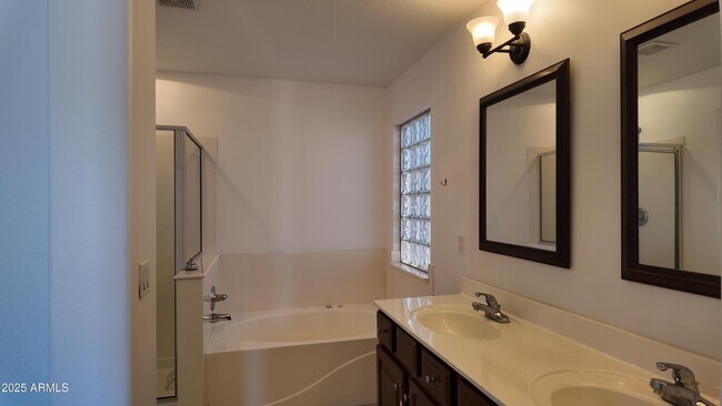 Building Photo - 4414 W Donner Dr