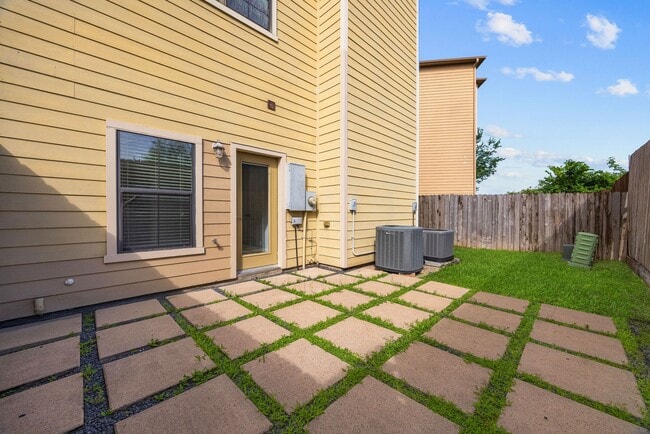 Building Photo - 1146 Hempstead Villa Ln
