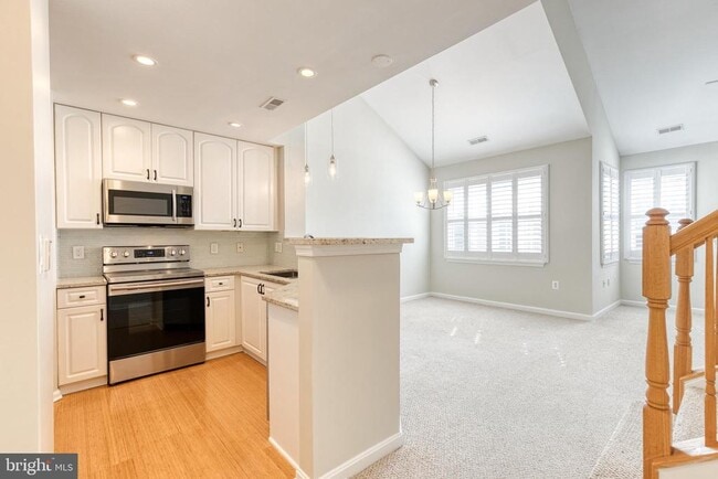 Primary Photo - 400 Symphony Cir