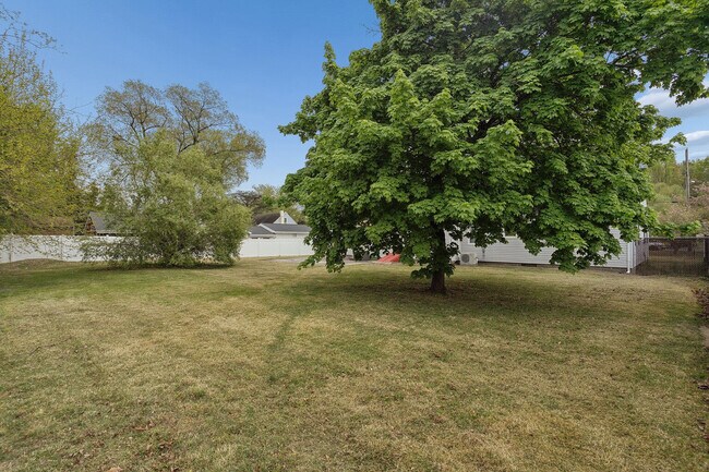 Building Photo - 127 Bell Ave