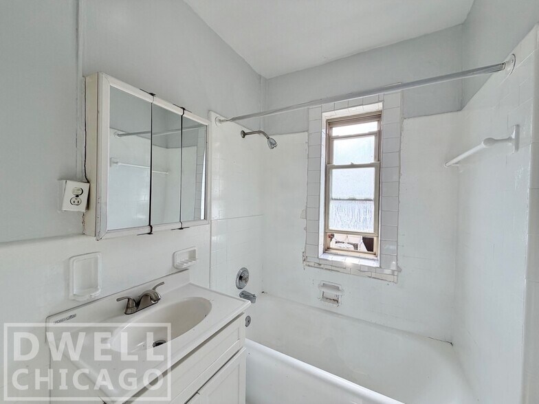 Building Photo - 2341 N Commonwealth Ave