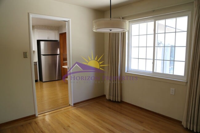 Building Photo - Unique 3 Bed 2 Bath + 2 bonus rooms 1,639 ...