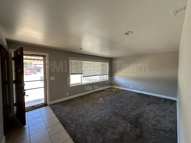 Building Photo - 273 Laker Wy