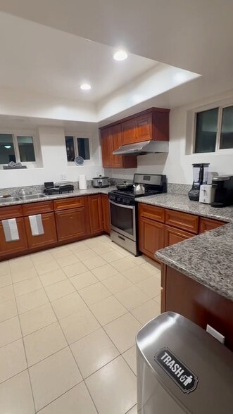 Building Photo - 521 S Alameda St