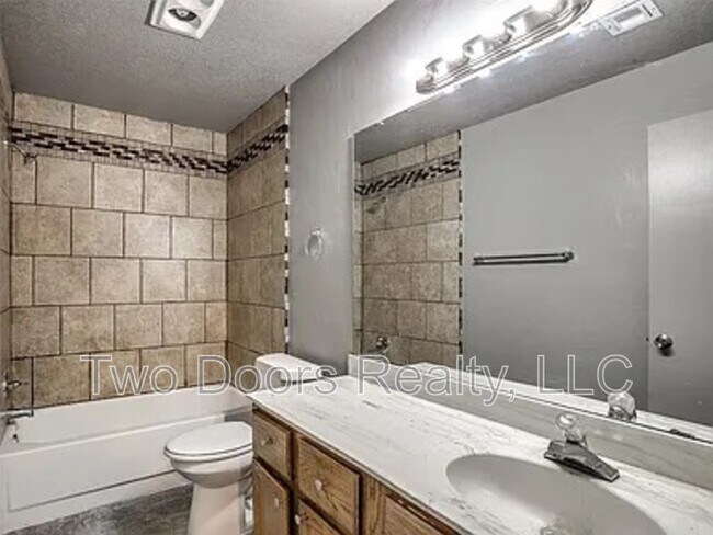 Building Photo - 15125 Vicki Dr