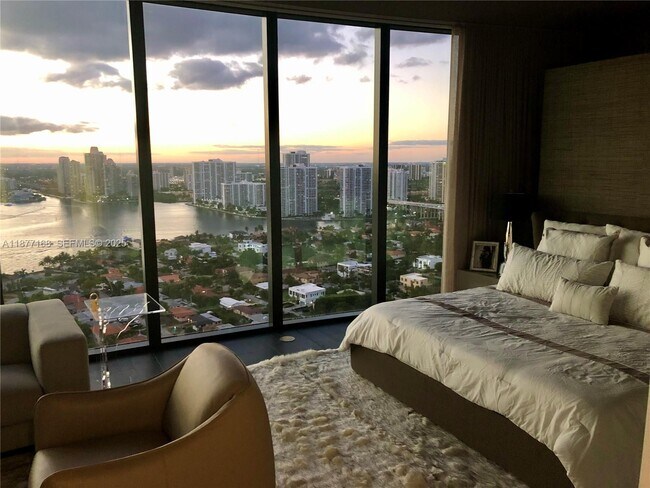 Building Photo - 18555 Collins Ave