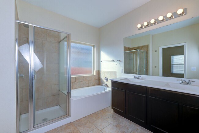 Building Photo - New one story rental home in NE San Antonio available for asap move in.