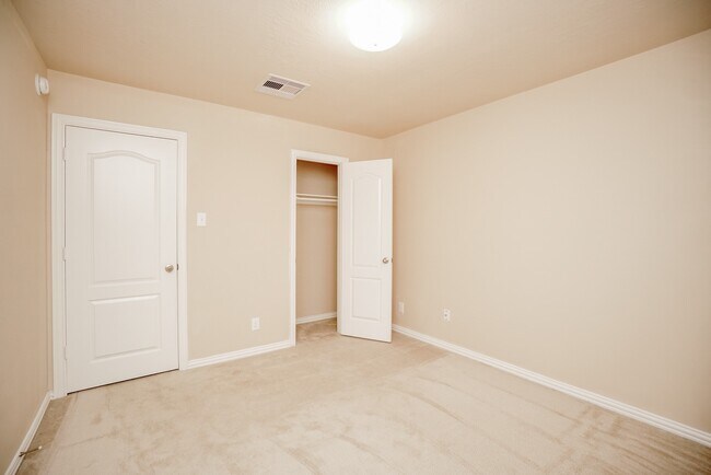 Building Photo - 26519 Grey Sparrow Dr