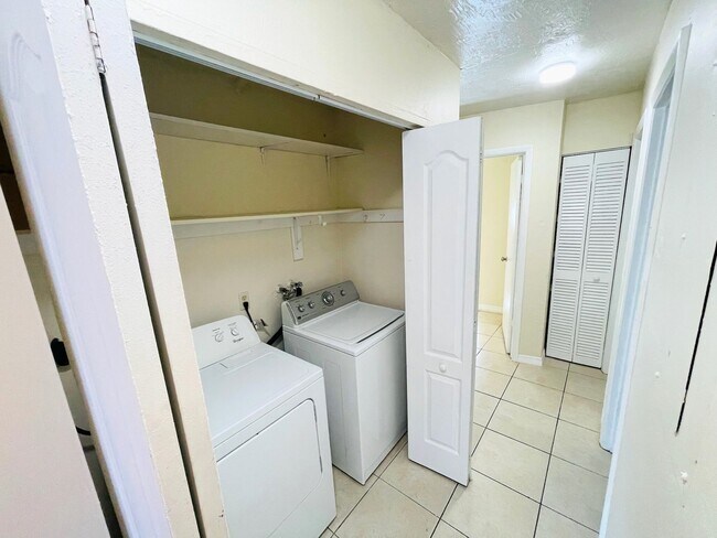Laundry - 2710 Fern Palm Dr
