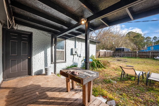 Building Photo - 304 Bernard Rd