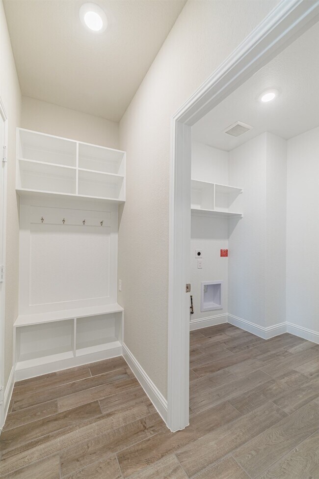 Building Photo - 12611 White Pelican Ct