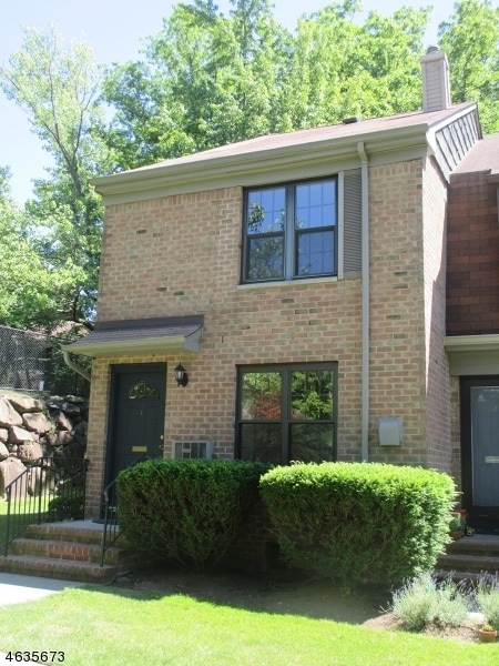 Building Photo - 181 Long Hill Rd