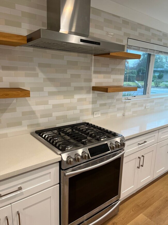 Building Photo - Newly Remodeled - 4/2 Concord Rancher - Lo...