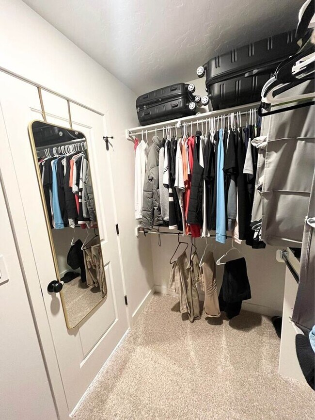 Building Photo - Lovely home for rent in Saratoga Springs.  (Pet Friendly)