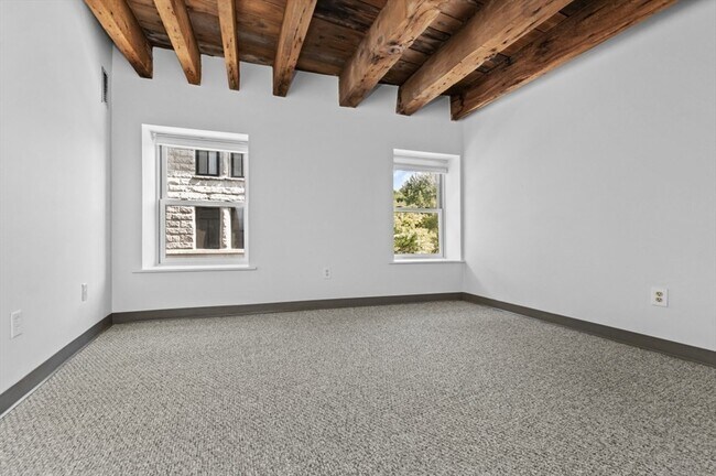 Building Photo - 120 Commercial St