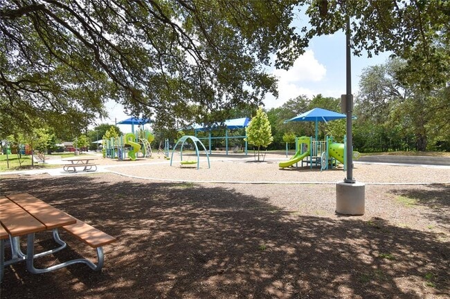 Building Photo - 6027 Bluebell Cir