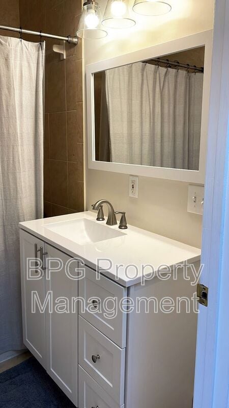 Building Photo - 1037 5th St NE