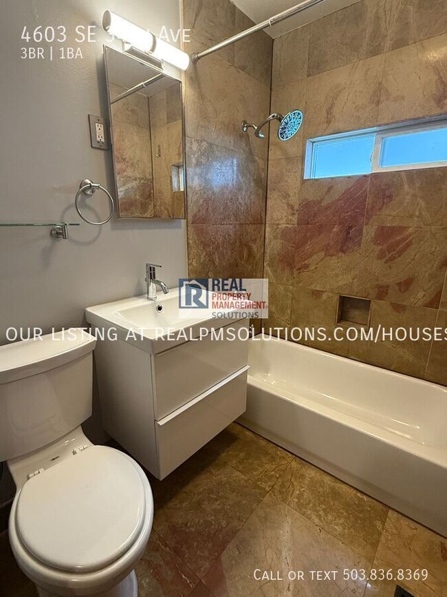 Building Photo - 4603 SE 34th Ave