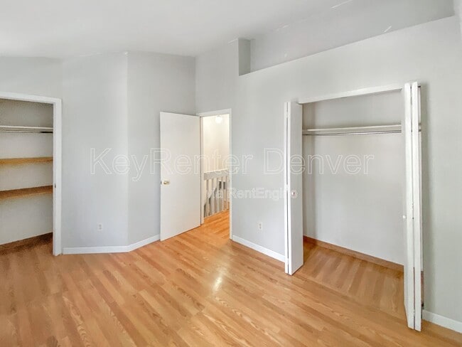 Building Photo - 10587 W Maplewood Dr