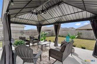 Building Photo - 1913 Zabcikville Dr