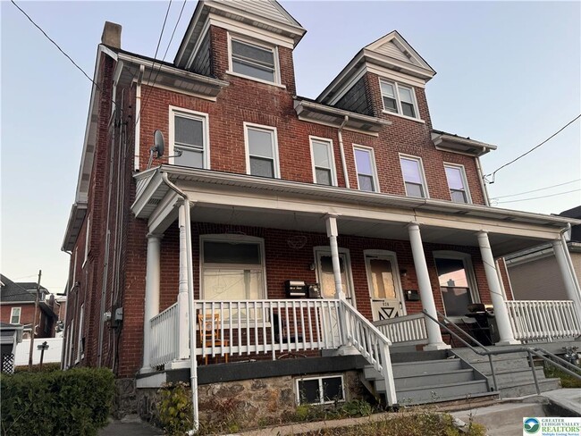 Building Photo - 926 Broadway