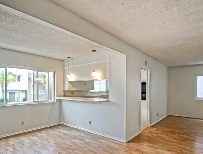 Building Photo - 1500 Manhattan Ave