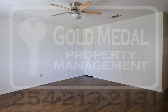 Building Photo - 1803 Cedarhill Dr