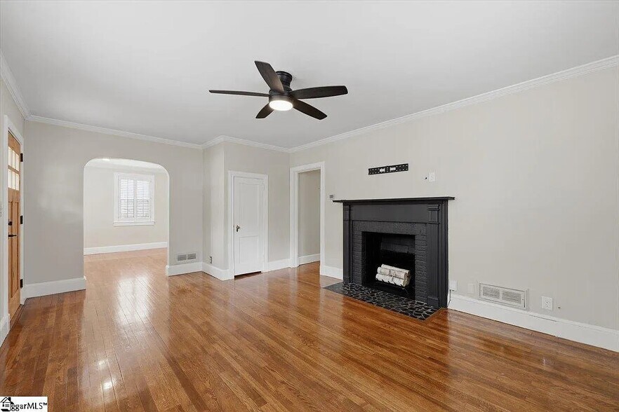Building Photo - 212 Briarcliff Dr