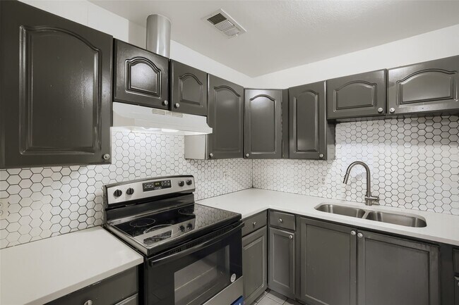 Building Photo - 326 E Holley St