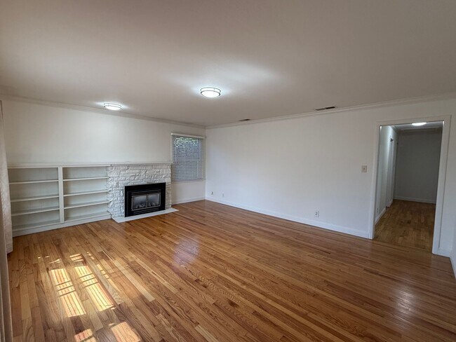 Building Photo - 5805 20th Ave