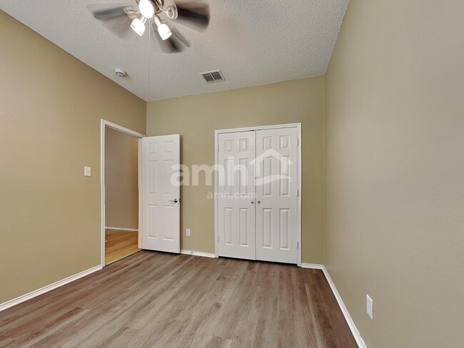 Building Photo - 2821 Bentridge Dr