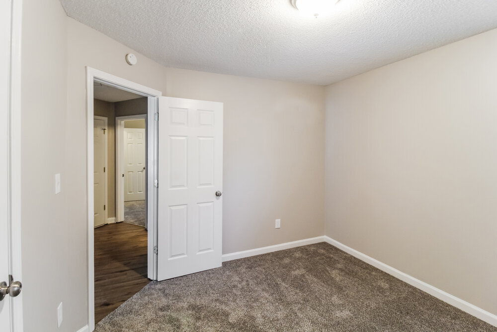 Building Photo - 7152 Ravenwood Ln