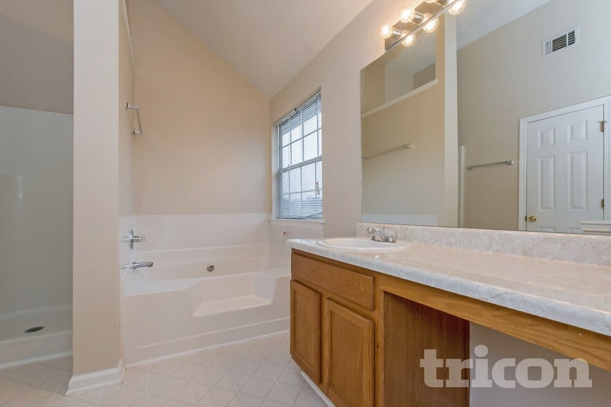 Building Photo - 6945 Pompas Ct