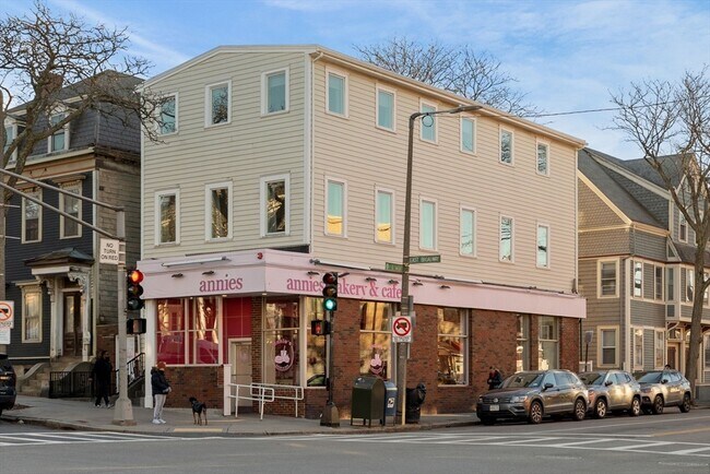 Building Photo - 753 E Broadway